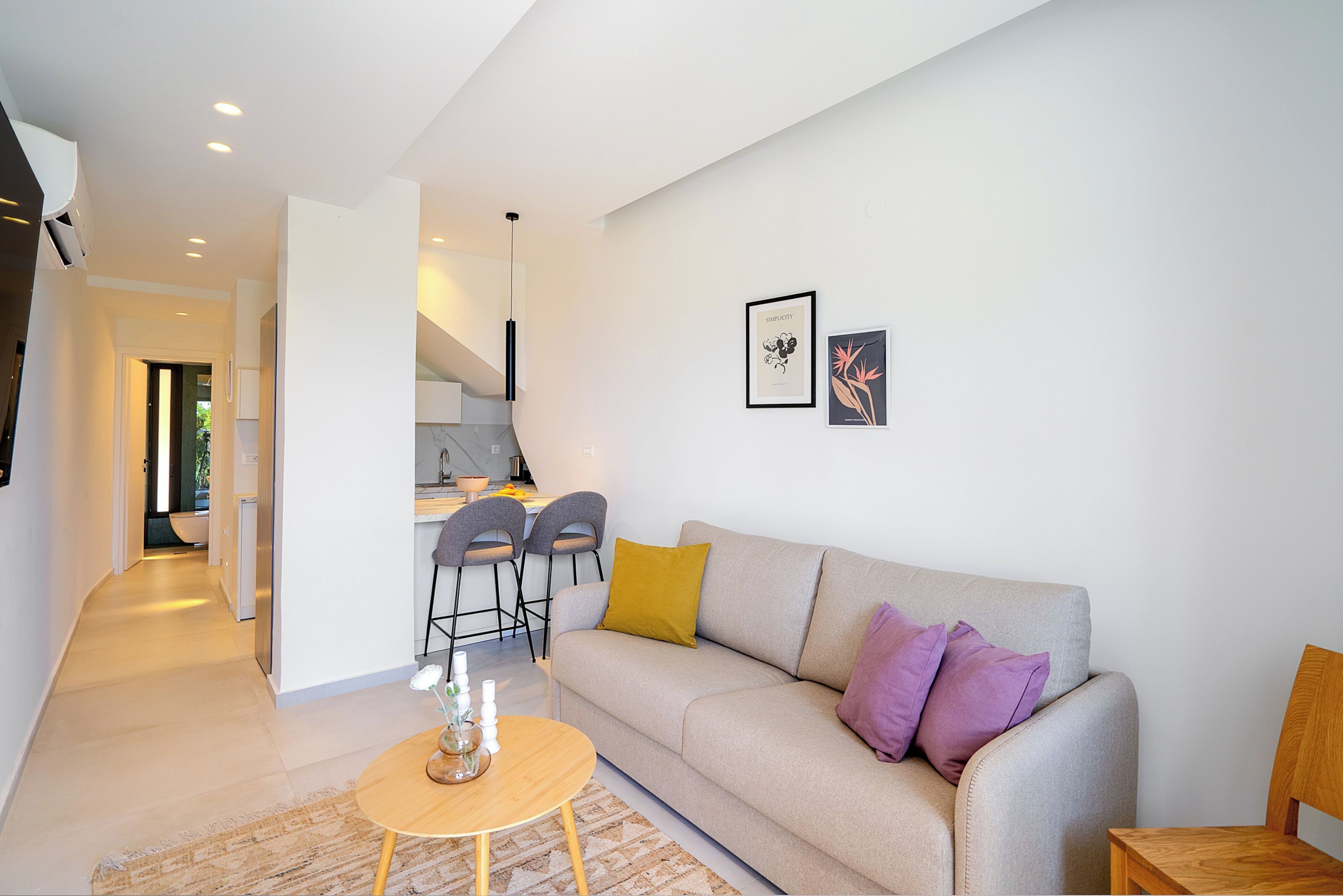 Apartamento design | Área de estar | Smart TV 40 polegadas com canais via satélite