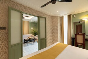 Habitación Premium doble | Ropa de cama de alta calidad, tabla de planchar con plancha, wifi gratis
