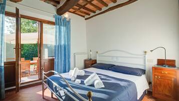 Rumah Keluarga, beberapa kamar, 2 kamar mandi (Comfortable Home Romeo Among Greenery) | 4 kamar tidur, setrika/meja setrika, Wi-Fi gratis, dan seprai linen