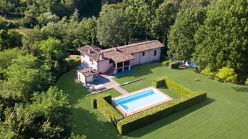 Familienhaus, Mehrere Schlafzimmer, 2 BĂ€der (Comfortable Home Romeo Among Greenery) | AuĂenbereich