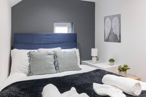 3 chambres, fer et planche Ă repasser, Wi-Fi, draps fournis