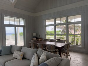 Smart TV, books - Cheers - Your Perfect Beachfront Escape with Private Dock Slip Pool Ocean (Hope Town)