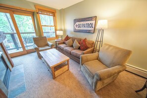 Smart TV, fireplace - Updated | Short Walk to Slopes | Pool & Hot Tub (Keystone)