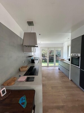 Mikrobølgeovn, ovn, kogeplade, opvaskemaskine