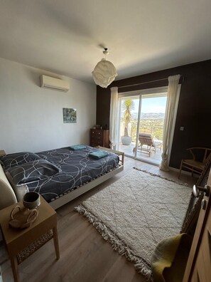 4 bedrooms, WiFi, bed sheets