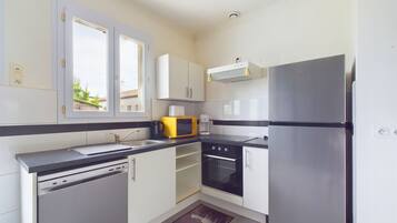 Réfrigérateur, micro-ondes, four, lave-vaisselle