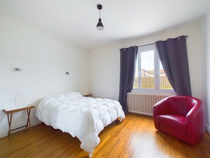 3 bedrooms, iron/ironing board, free WiFi