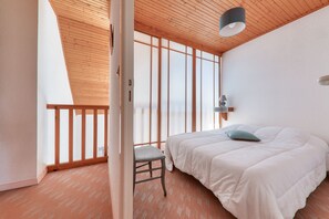 3 bedrooms, iron/ironing board