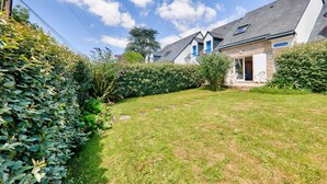 A residential property with a well-maintained lawn, a stone facade, and a traditional pitched roof. - 350 m from the beach – House for 5 – Garden & BBQ (Sarzeau)