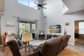 Biệt thự, 6 phòng ngủ | Khu phòng khách