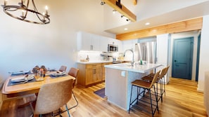 Appart'hôtel, 2 chambres | Cuisine privée | Réfrigérateur, four, cafetière/bouilloire, grille-pain