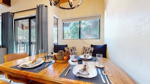 Condo, 2 Bedrooms | Dining