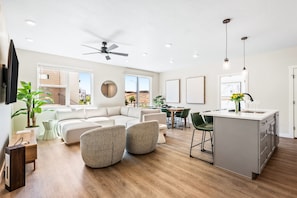 Appartement, 2 slaapkamers | Woonruimte | Smart-tv