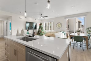 Condo, 2 Bedrooms | Interior