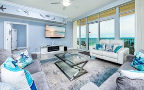 Condo, 4 habitaciones | Área de sala de estar