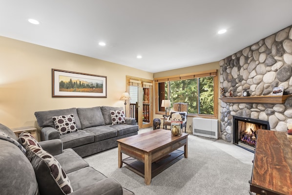 Living area - Snow Flower 068 3 Bedroom Condo by RedAwning (Park City)