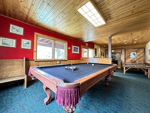 Games room - Lakeview Villas #09 3 Bedroom Condo by RedAwning (Mammoth Lakes)