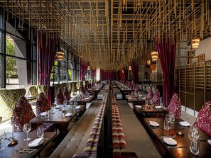 2 restaurants, American cuisine - Hotel Bourré Bonne Louisville, Curio Collection by Hilton (Louisville)