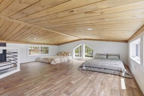 1 bedroom, desk, free WiFi, bed sheets