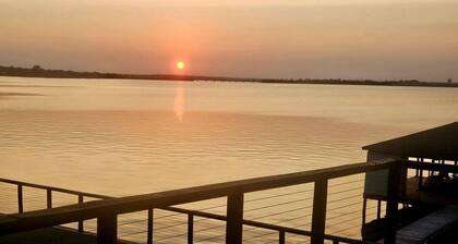 Lakefront Retreat Paradise!