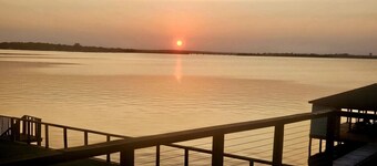 Lakefront Retreat Paradise