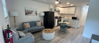 Bex Comfort: 2BR, Walk to Park Circle