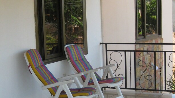 Unclassified image, 1 of 39, button - Room-ghouse Room A Ideal For Friends fam (Adenta)