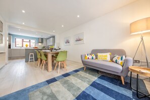 TV - Ash Tree Cottage, West Runton, Norfolk (West Runton)