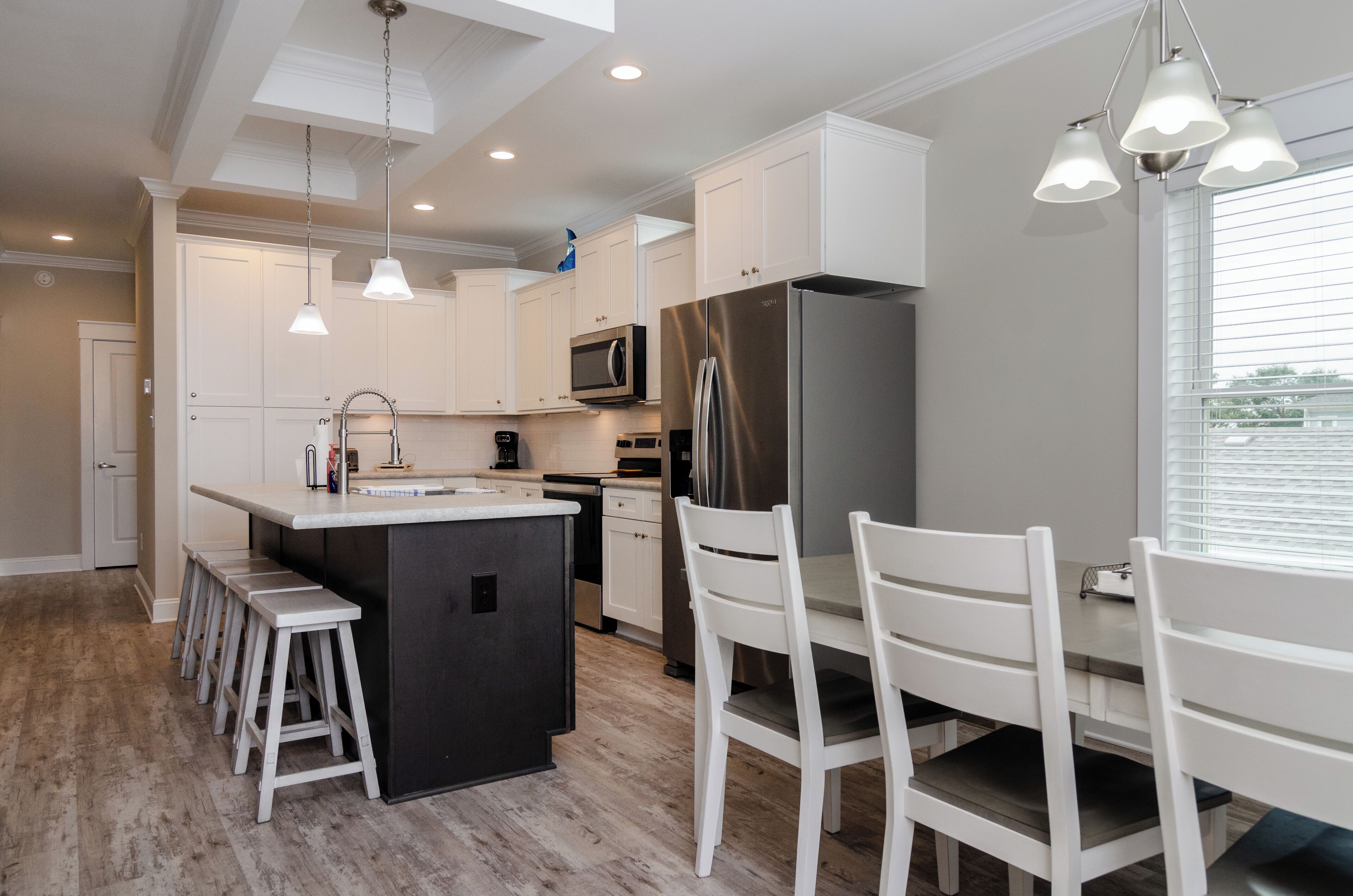 Frigorífic, microones, forn i placa de cuina 