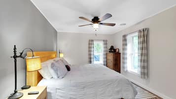 2 bedrooms, desk, free WiFi, bed sheets