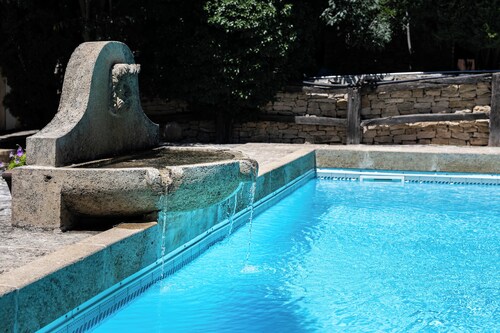 Chambre en Provence Dans une Parc Verdoyant Avec Salle de Bain et Cuisine