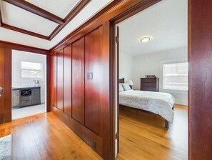 2 bedrooms, desk, iron/ironing board, free WiFi - Sunset Getaway~Ocean Views (Samoa)