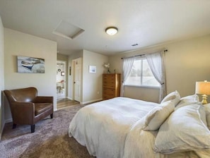 3 bedrooms, desk, free WiFi, bed sheets