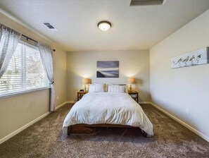 3 slaapkamers, een bureau, gratis wifi, beddengoed