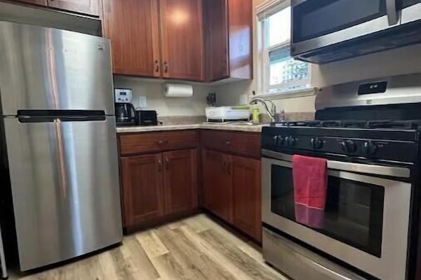 Kühlschrank, Mikrowelle, Ofen, Herdplatte