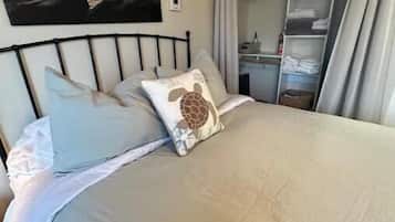1 bedroom, desk, free WiFi, bed sheets