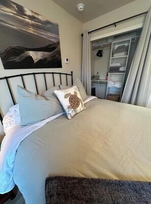 1 Schlafzimmer, Zimmersafe, Schreibtisch, kostenloses WLAN