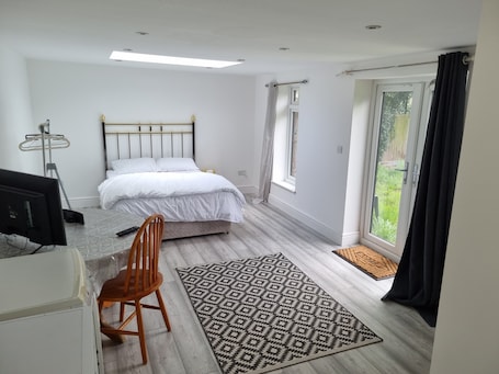 1 bedroom, iron/ironing board, WiFi. Comfy Holiday Stay