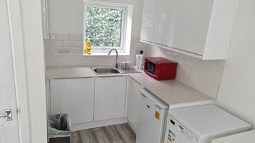 Oven, stovetop, electric kettle, toaster