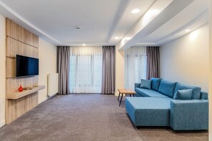 Superior Room With City View (1+1) | 起居区 | 55-厘米智能电视（配备数码频道）、Netflix、流媒体服务