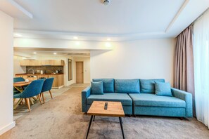 Superior Room (1+1) | 起居区 | 55- 厘米智能电视（配备数码频道）、Netflix、流媒体服务