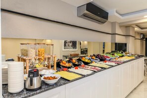 Desayuno a la carta (TRY 800 por persona) 