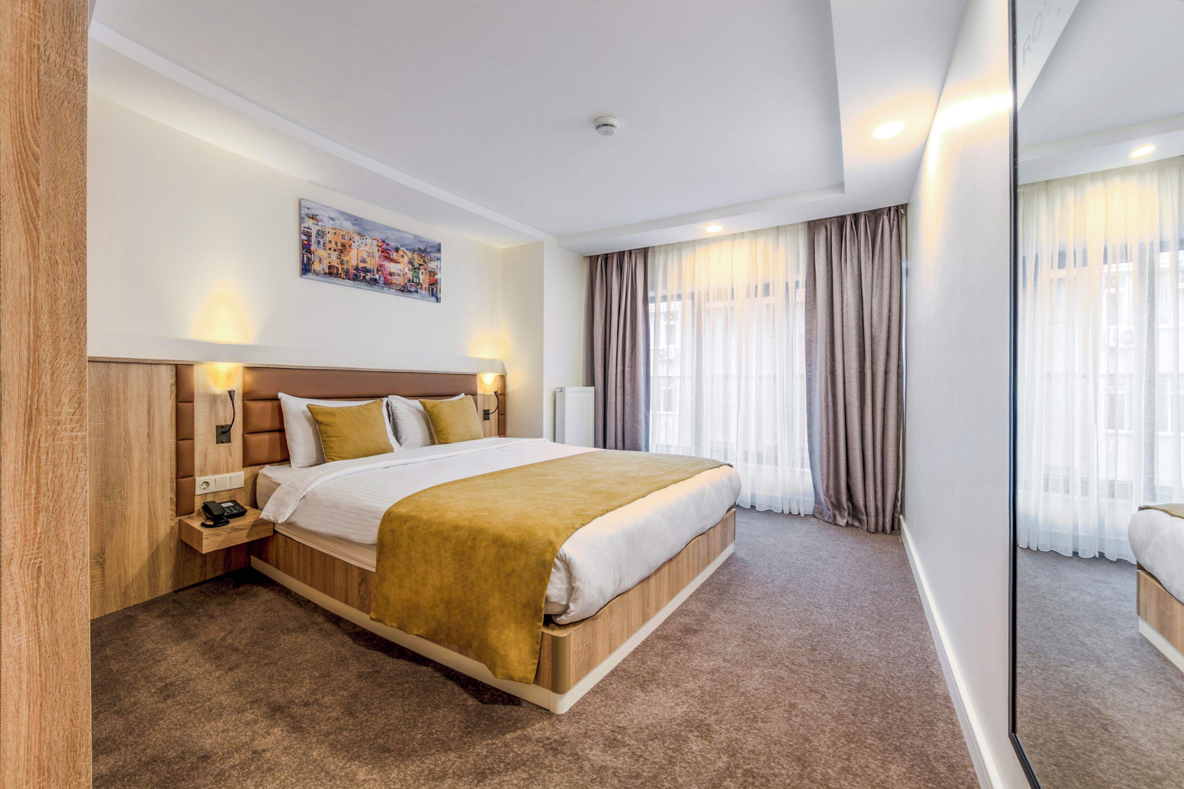 Deluxe Suite | Premium bedding, down comforters, minibar, in-room safe