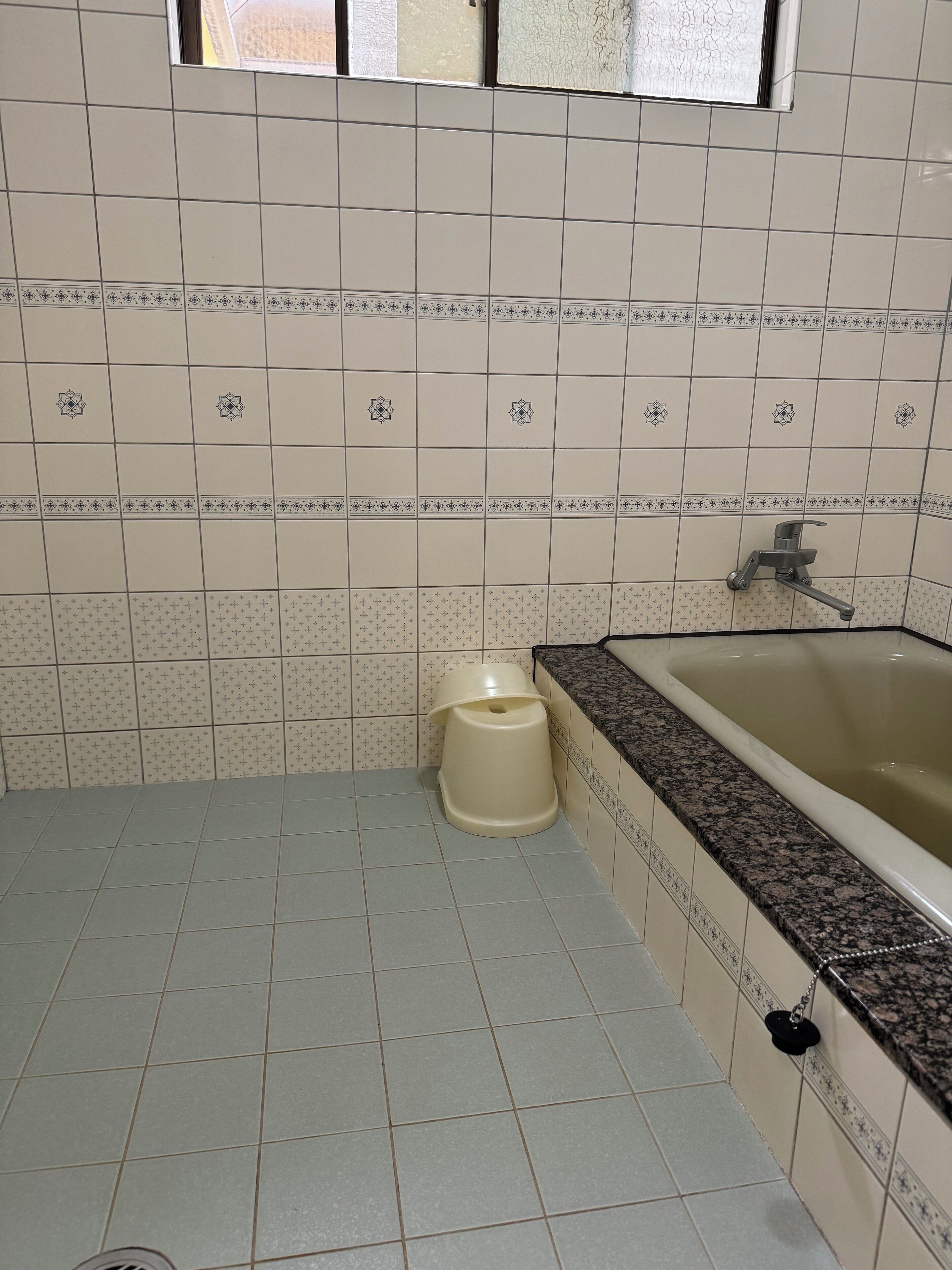 A bathroom with a toilet, a sink, and a bathtub.