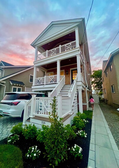 PRIVATE POOL🏊 — STUNNING Single-family, new construction - steps to the beach!