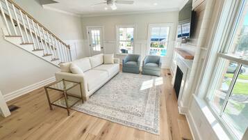 TV connectée, cheminée, médiathÚque, chaßne hi-fi