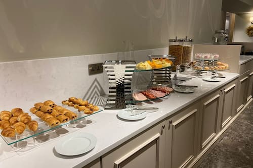Tägliches inbegriffenes Frühstücksbuffet