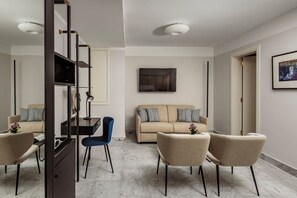 1 bedroom, premium bedding, minibar, in-room safe