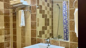 Comfort Twin Room, City View | Bathroom
