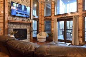 TV, fireplace, table football - Creekside Cowboy, 7 Bed 3.5 Bath cabin 3 minutes from restaurants. (Broken Bow)